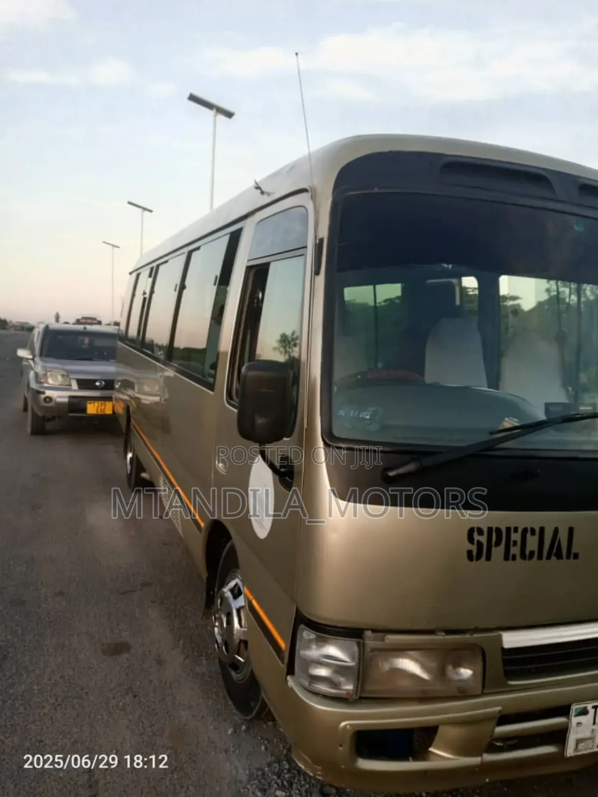 Toyota Coaster 2002 Gold
