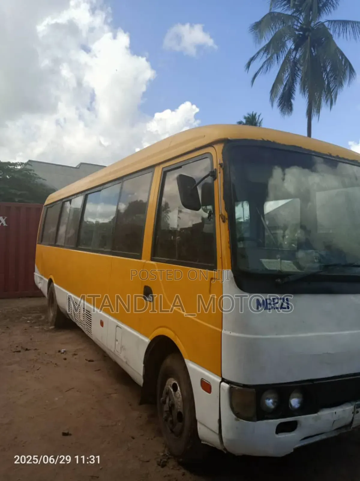 Mitsubishi Fuso Rosa 1998 White