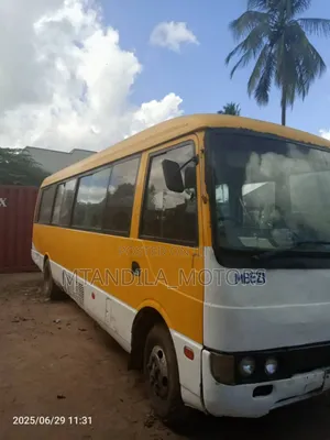 Mitsubishi Fuso Rosa 1998 White