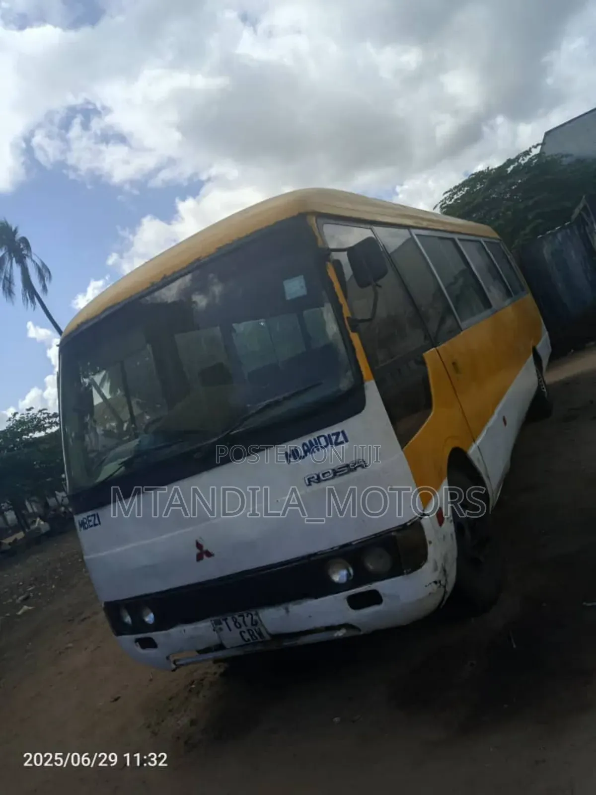 Mitsubishi Fuso Rosa 1998 White