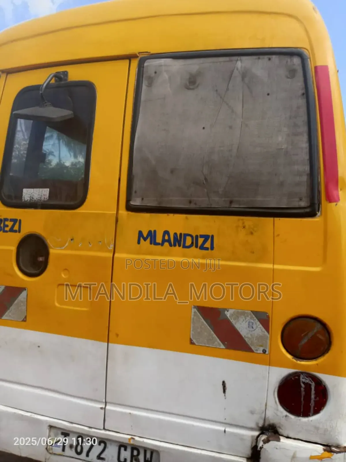 Mitsubishi Fuso Rosa 1998 White