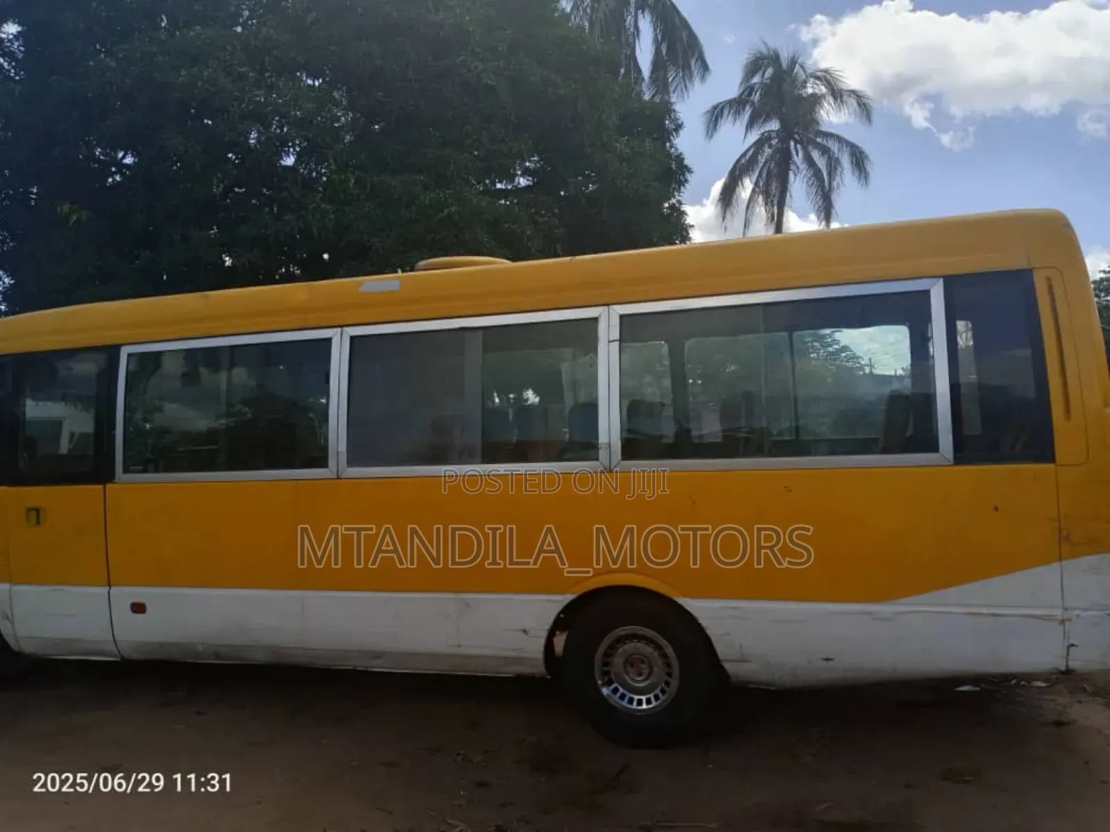 Mitsubishi Fuso Rosa 1998 White