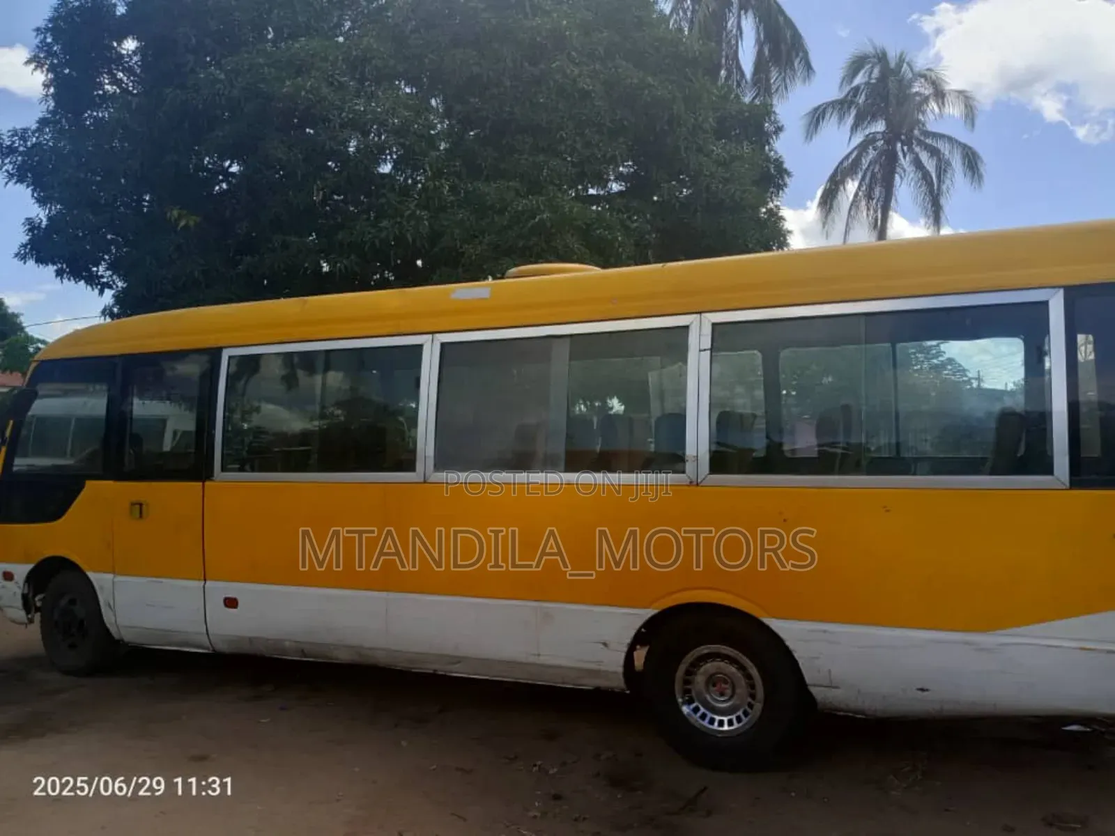 Mitsubishi Fuso Rosa 1998 White