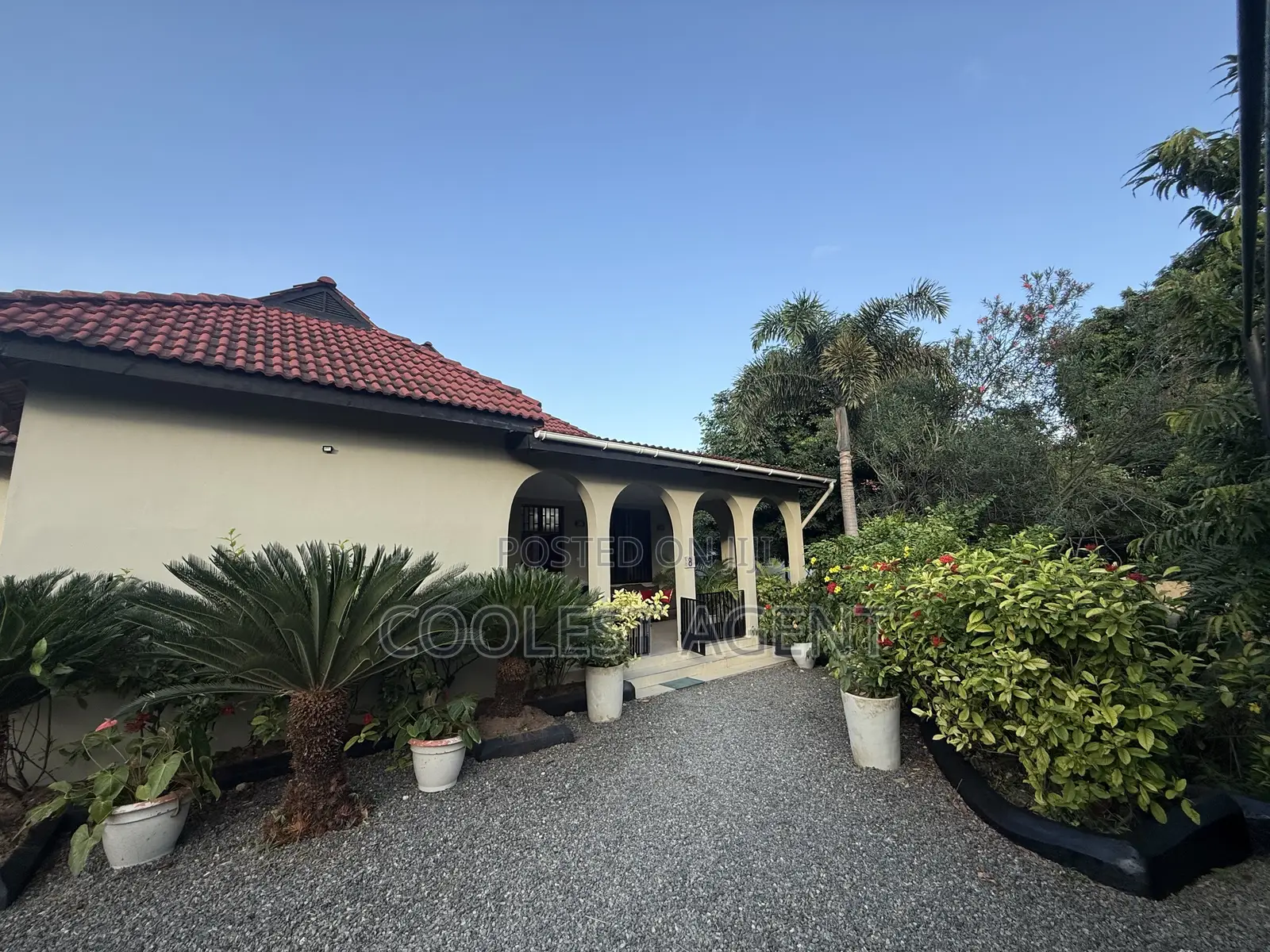 Furnished 3bdrm Villa in Coolest Estate, Oyster Bay for rent