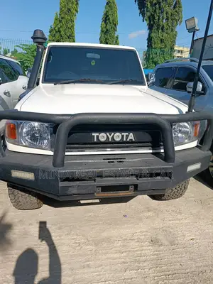 Photo - Toyota Land Cruiser 2015 White