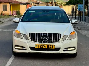 Photo - Mercedes-Benz C-Class 2012 White