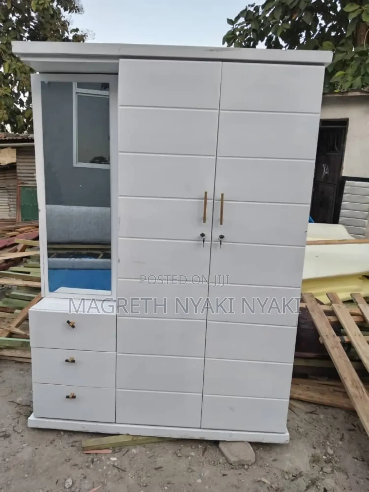 Used Like New Kabati La Kuslide Rangi Nyeupe