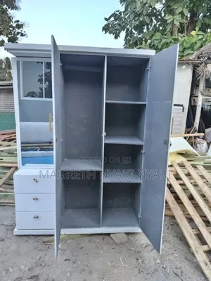 Used Like New Kabati La Kuslide Rangi Nyeupe