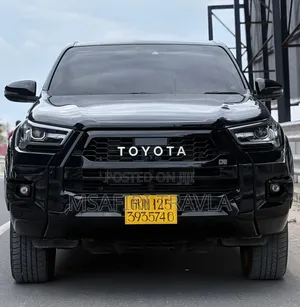 Photo - New Toyota Hilux 2022 Black