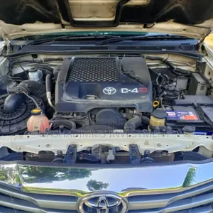 Toyota Hilux 2014 White