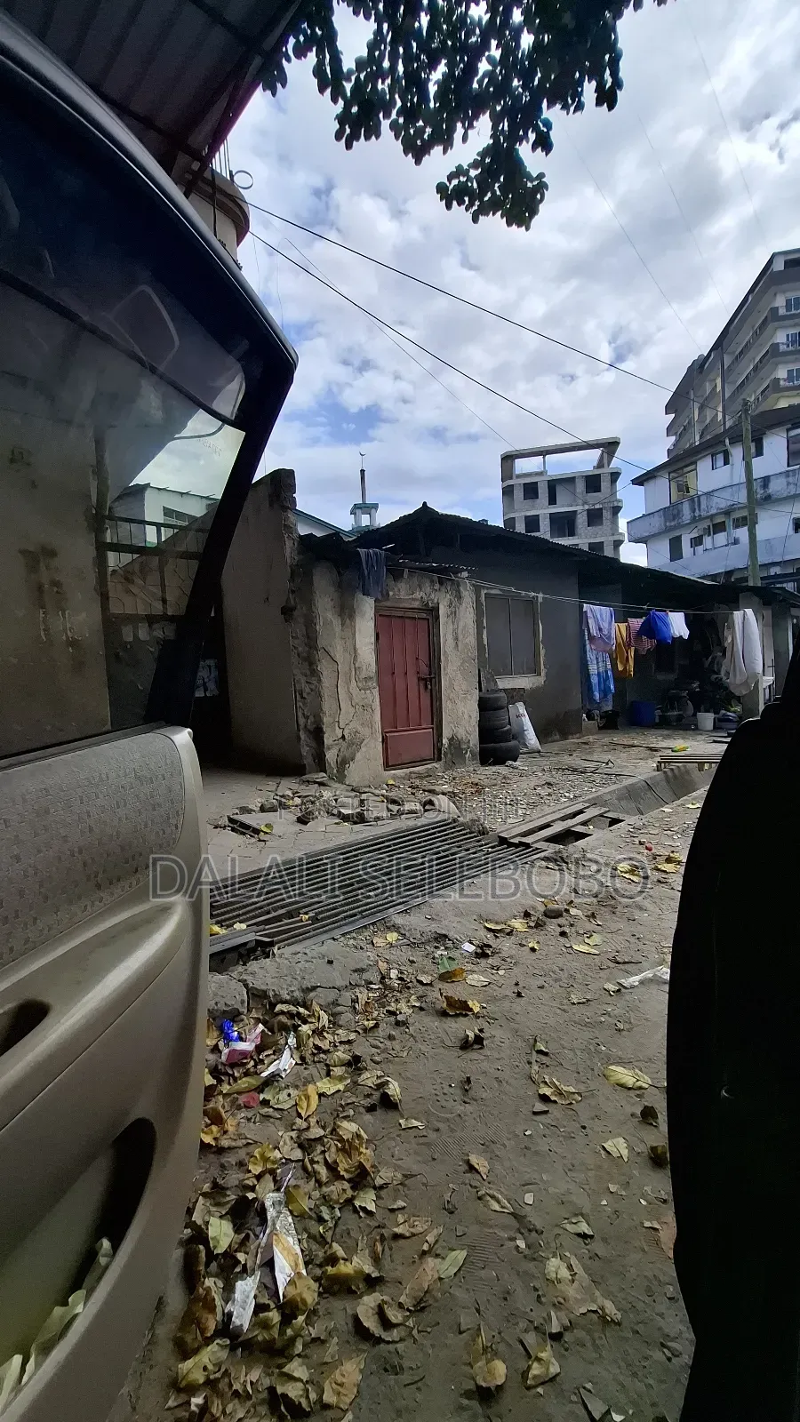 6bdrm Bungalow in Mbuni Street for sale