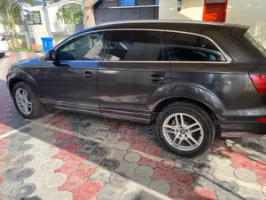 Audi Q7 2016 Black