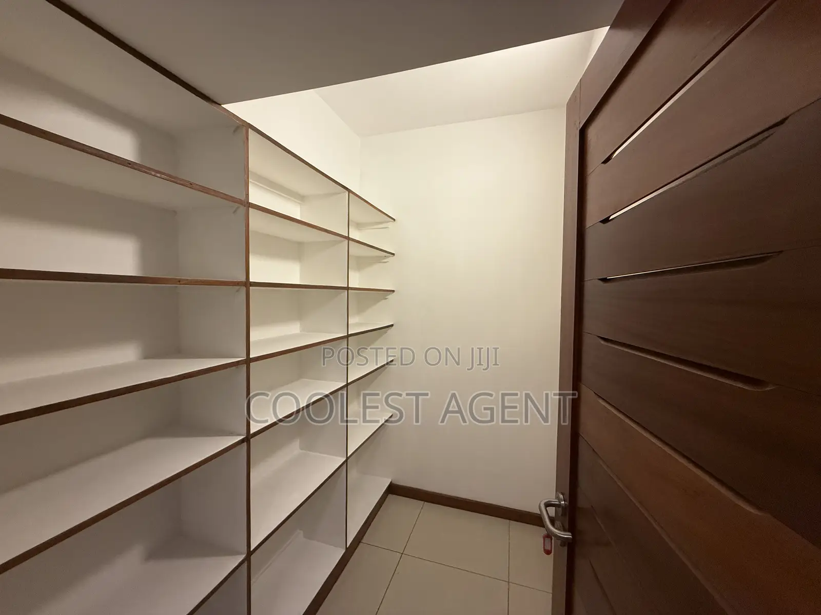 Furnished 4bdrm Villa in Coolest Estate, Oyster Bay for rent