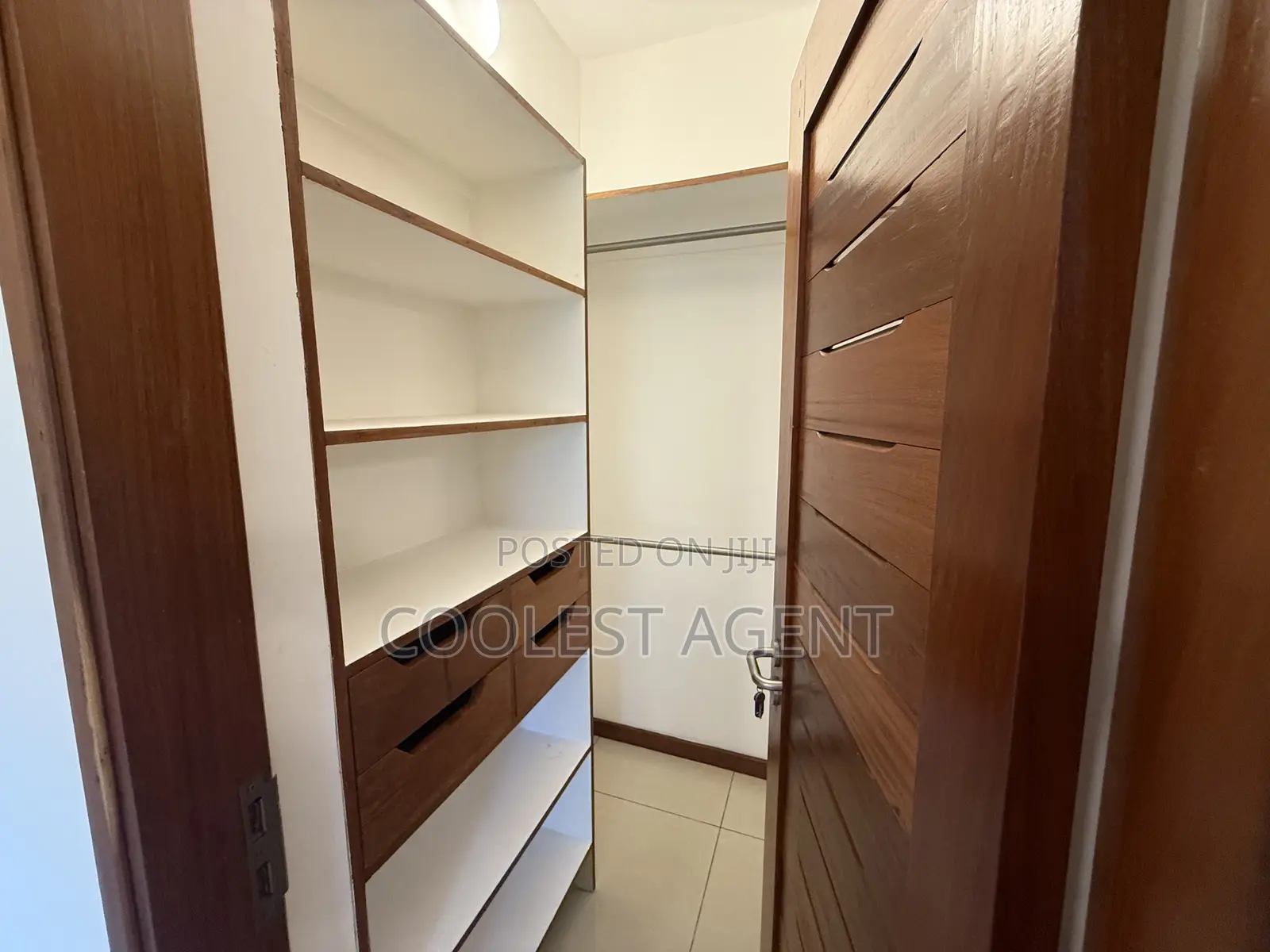 Furnished 4bdrm Villa in Coolest Estate, Oyster Bay for rent