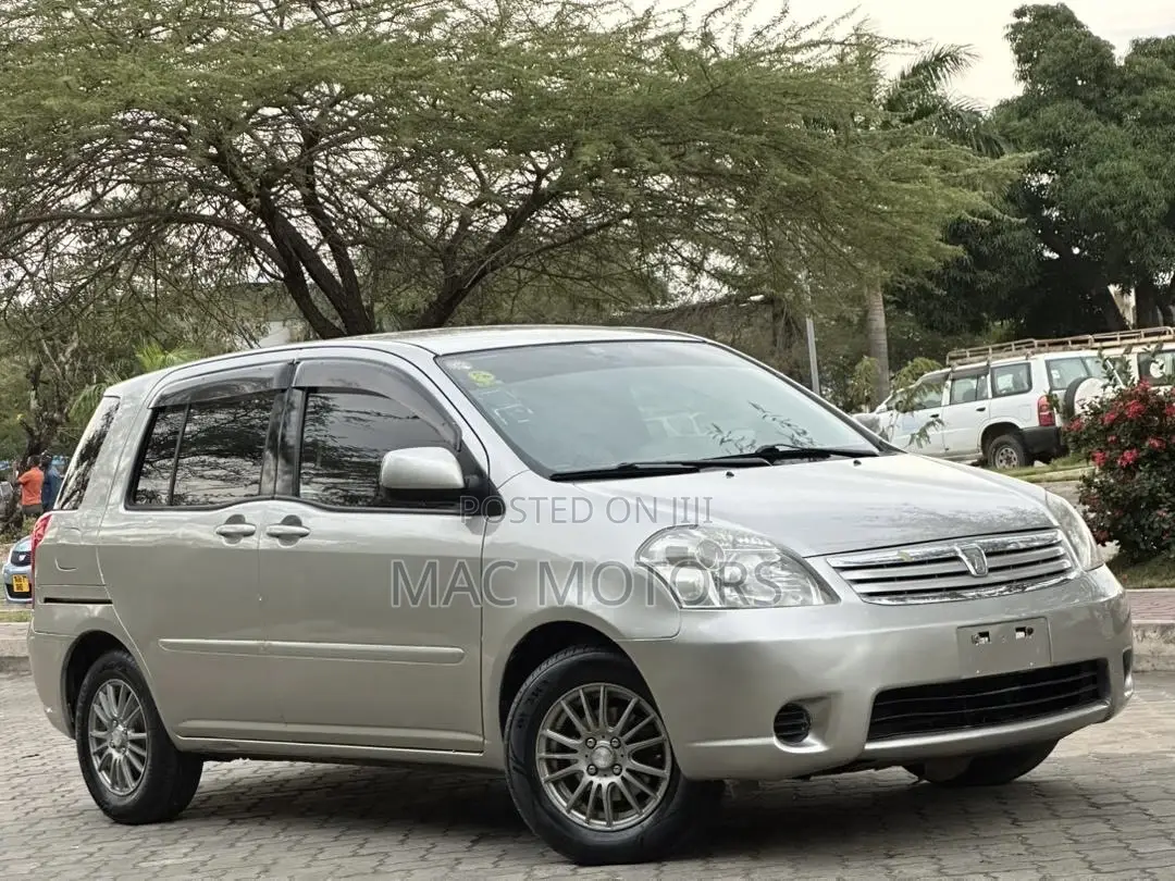 Toyota Raum 1.5 FWD 2008 Silver