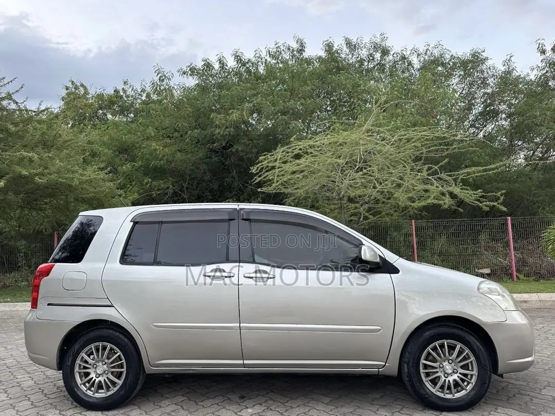 Toyota Raum 1.5 FWD 2008 Silver