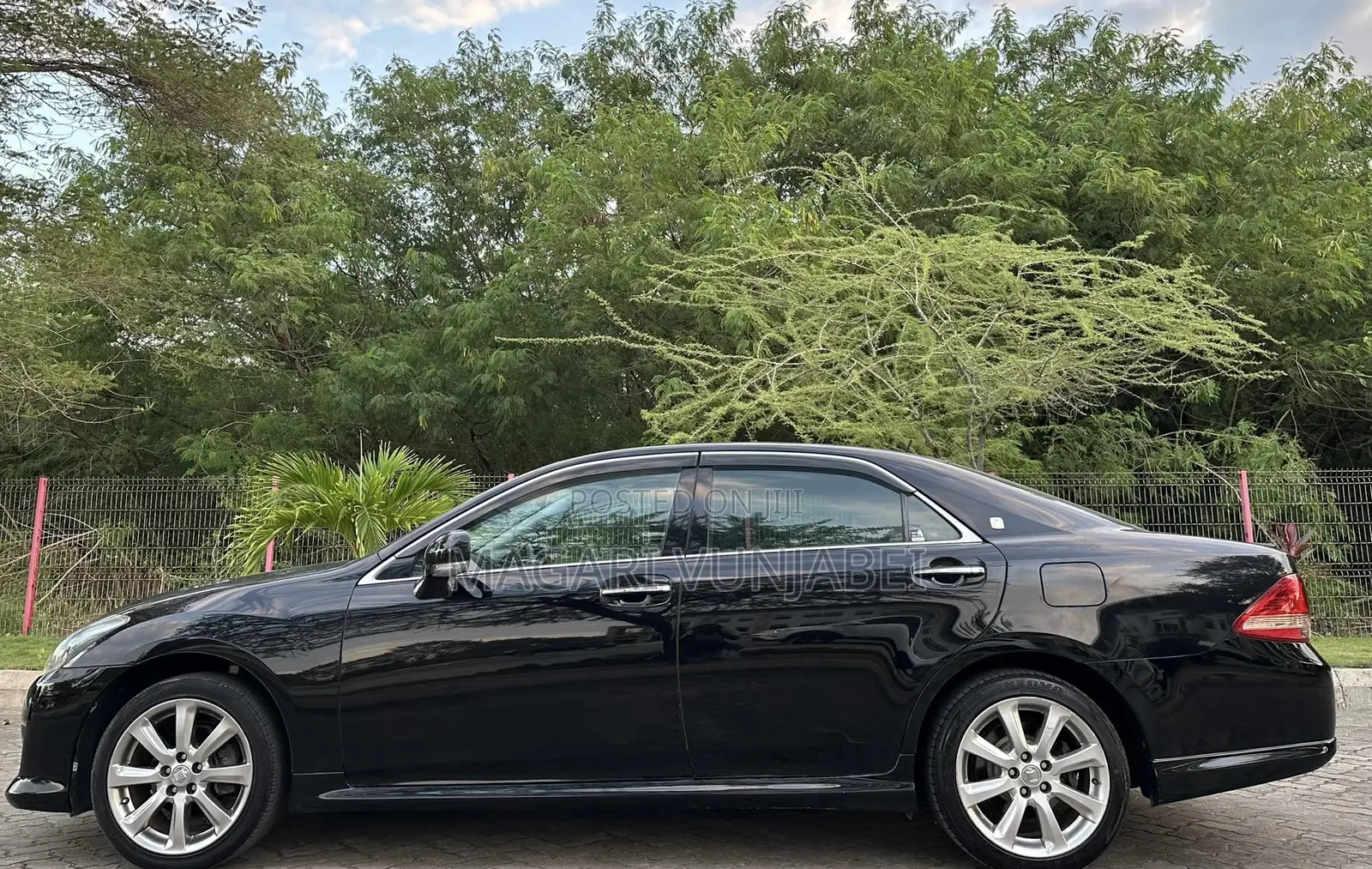 Toyota Crown 2009 Matt Black