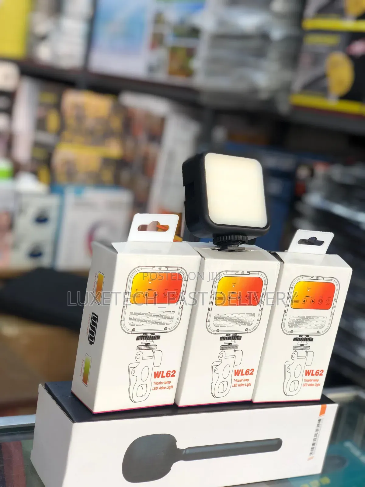 Wl62 Tri-Color Led Fill Light With Clip