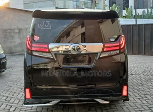 Toyota Alphard 2.5 Hybrid AWD 2016 Black