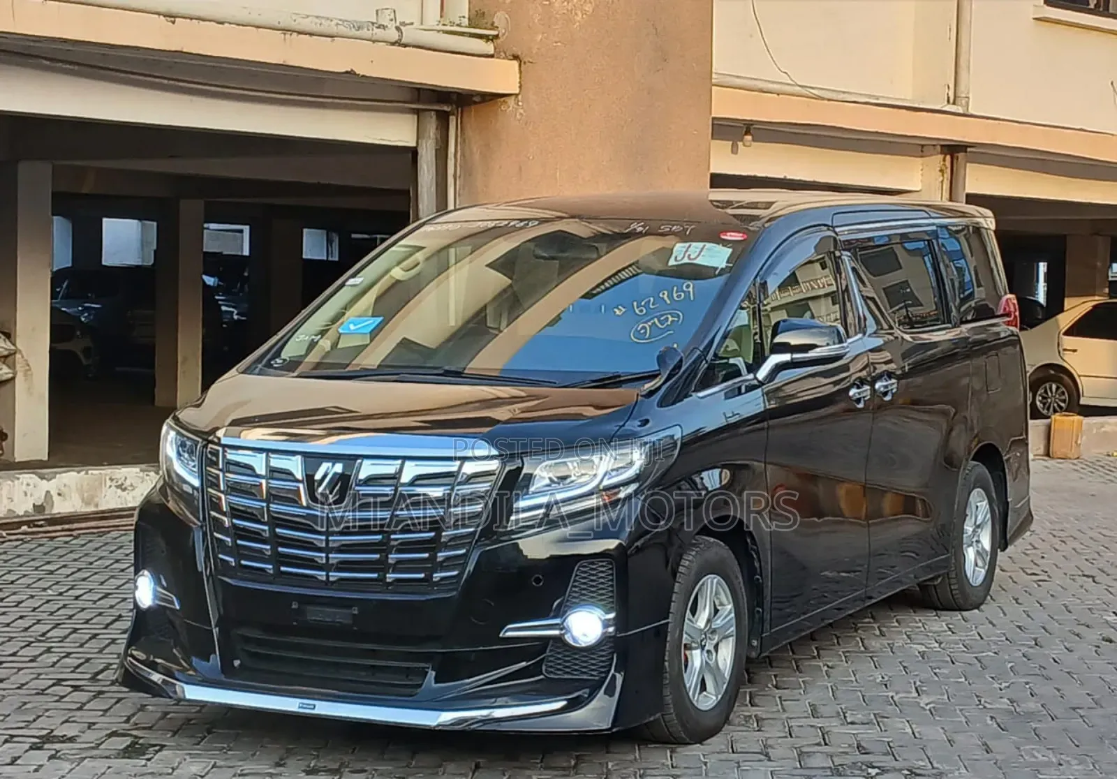 Toyota Alphard 2.5 Hybrid AWD 2016 Black