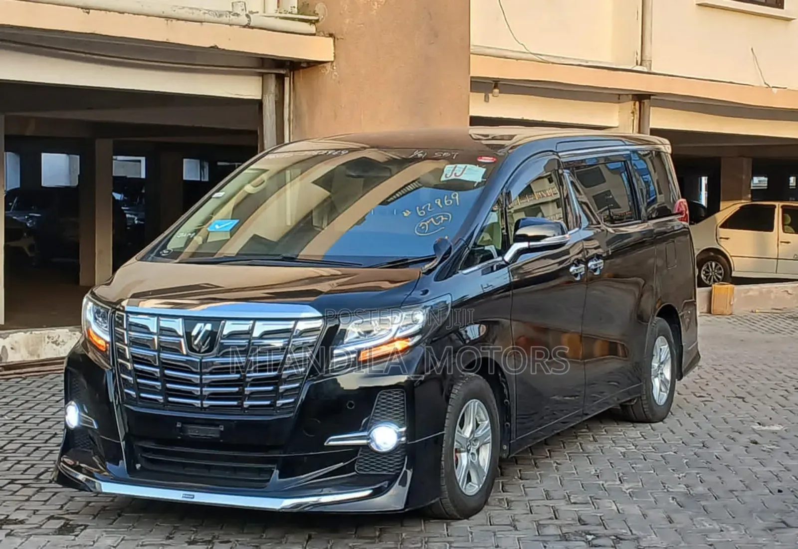 Toyota Alphard 2.5 Hybrid AWD 2016 Black