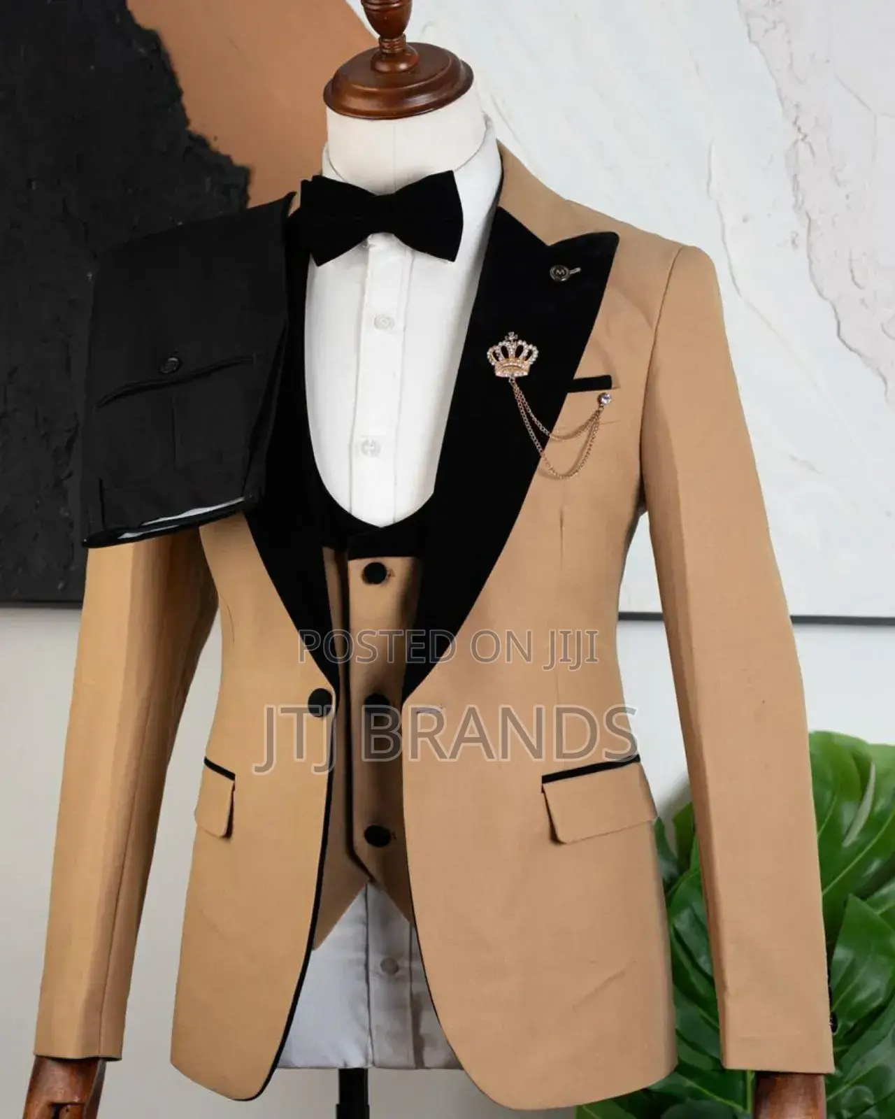 Casas Manye New Suits