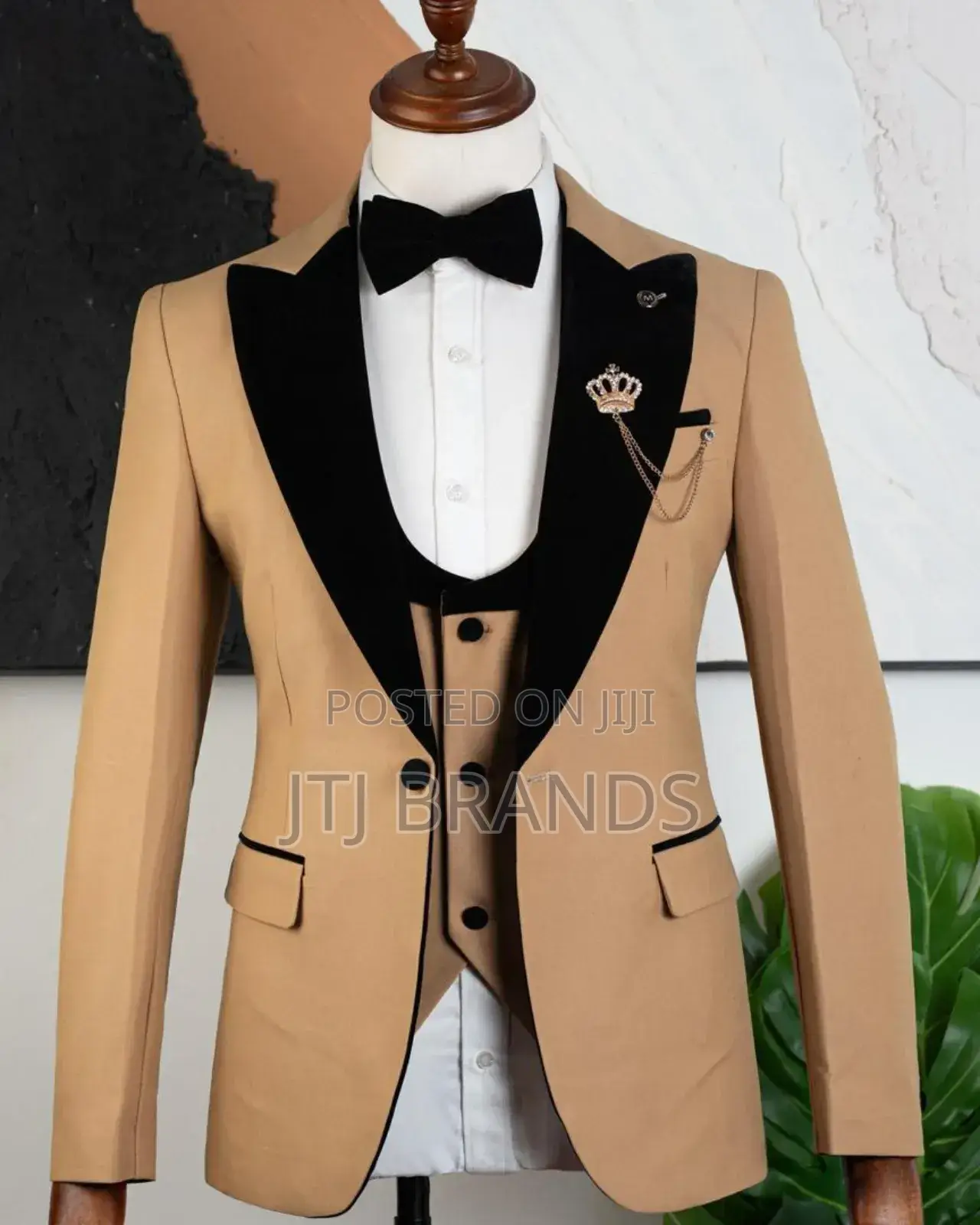 Casas Manye New Suits