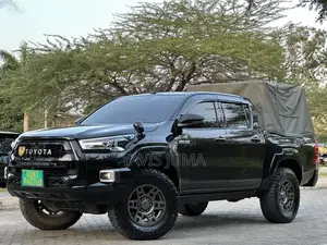 Toyota Hilux 2022 Black