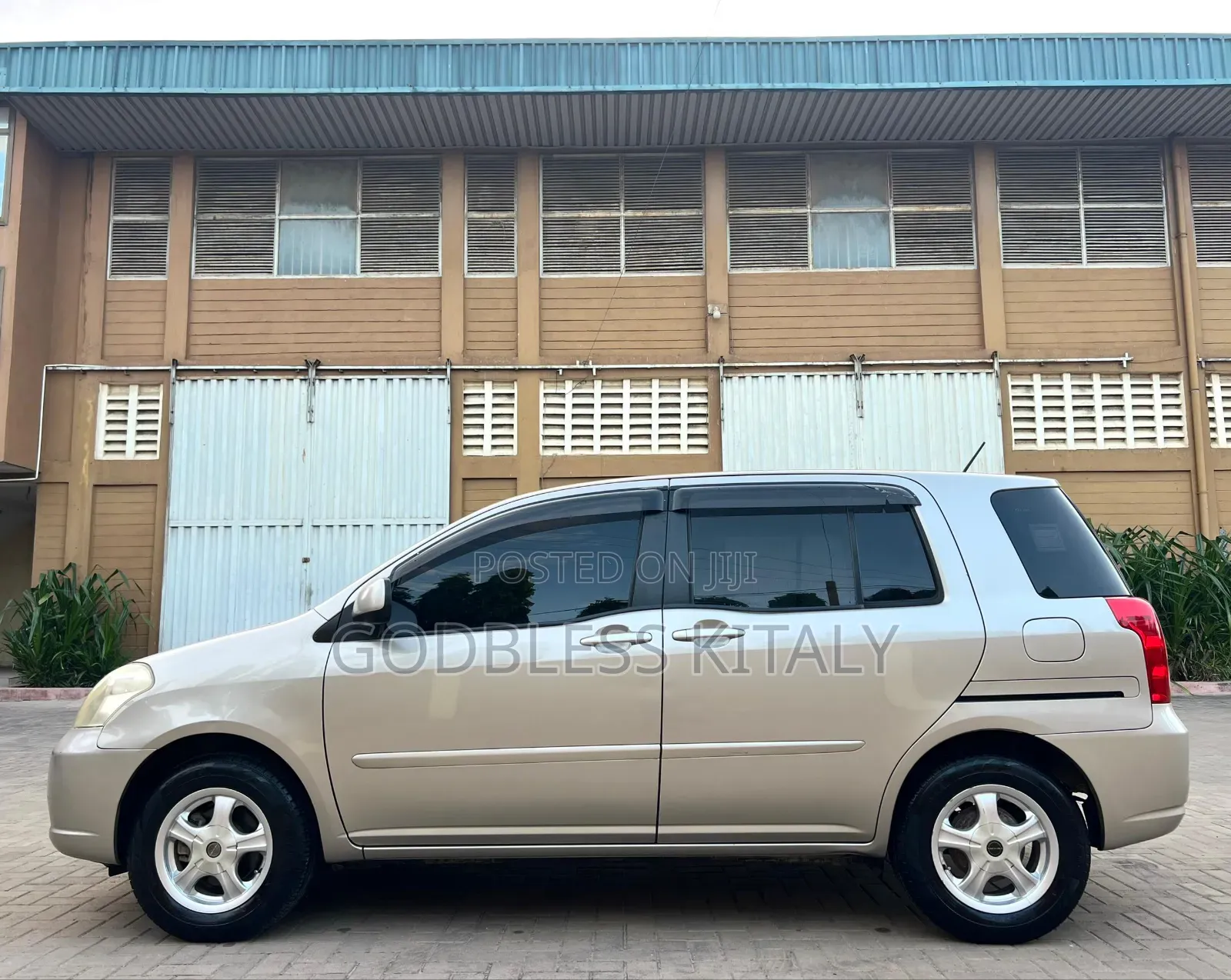 Toyota Raum 1.5 FWD 2004 Silver
