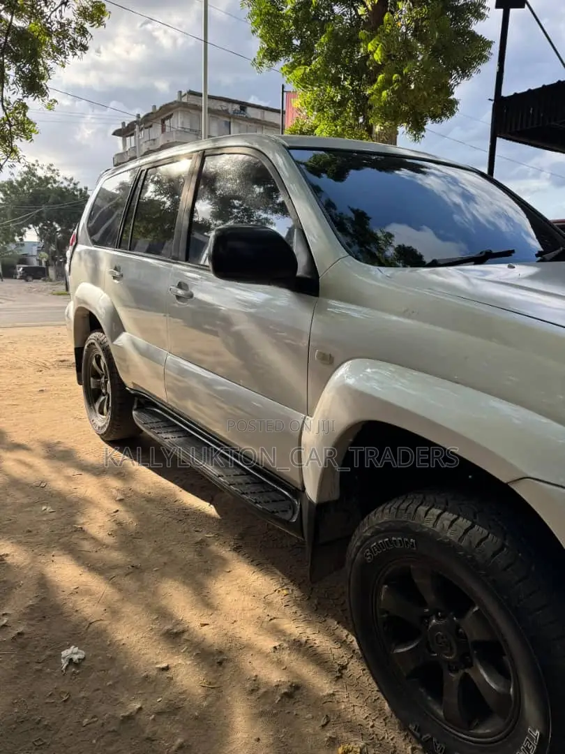 Toyota Land Cruiser 2004 White
