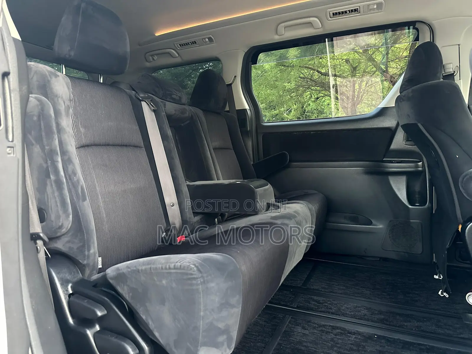 Toyota Vellfire 2009 White