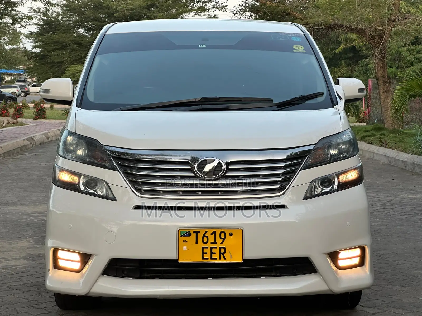 Toyota Vellfire 2009 White