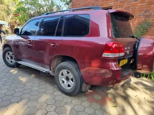 Toyota Land Cruiser 2010 Red