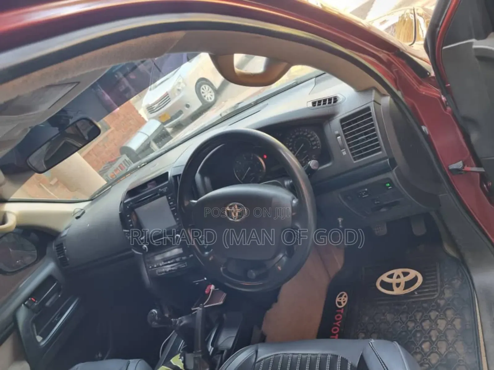 Toyota Land Cruiser 2010 Red