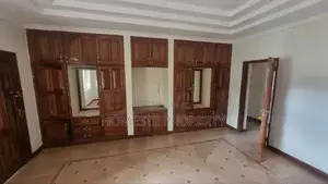 7bdrm House in Njiro for sale