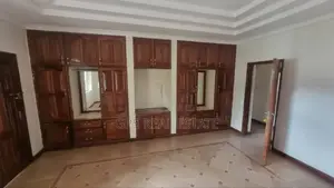 7bdrm House in Njiro for sale