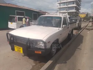 Toyota Hilux 2000 Pearl