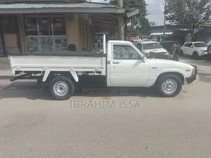 Toyota Hilux 2000 Pearl