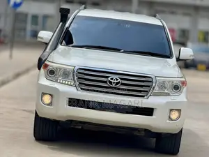 Toyota Land Cruiser 2012 White