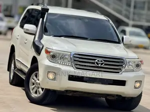 Toyota Land Cruiser 2012 White