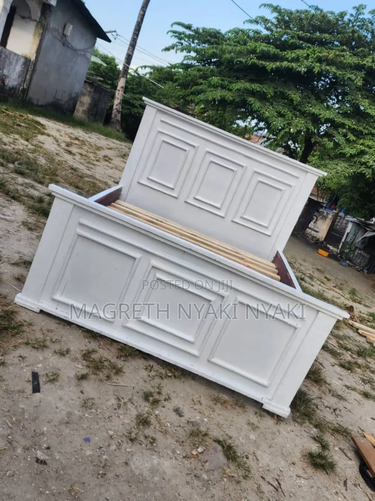 Nauza Kitanda Cha Mbao 5/6 Vimenyooka Mno Rangi Zote Zipo