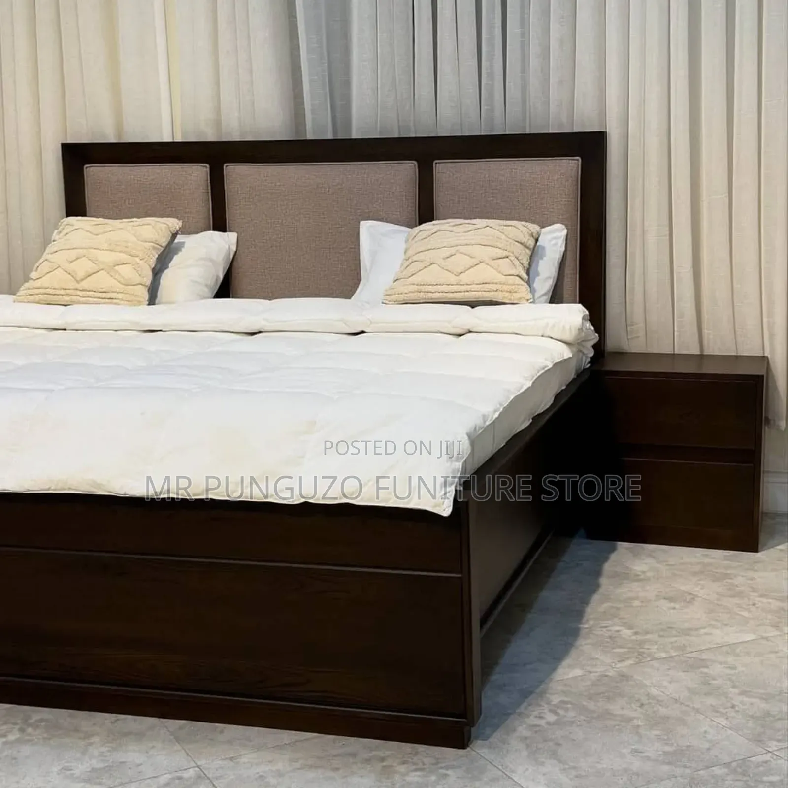 Kitanda Very Classic Mbao Ngumu Mixer Sofa