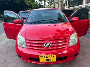 Toyota IST 2005 Red