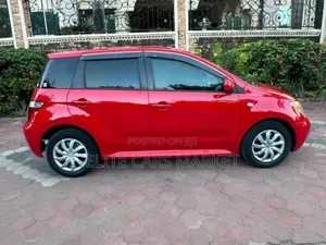 Toyota IST 2005 Red