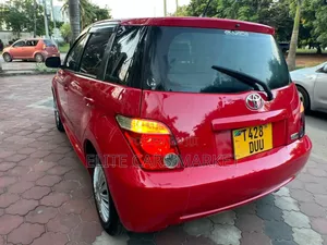 Toyota IST 2005 Red