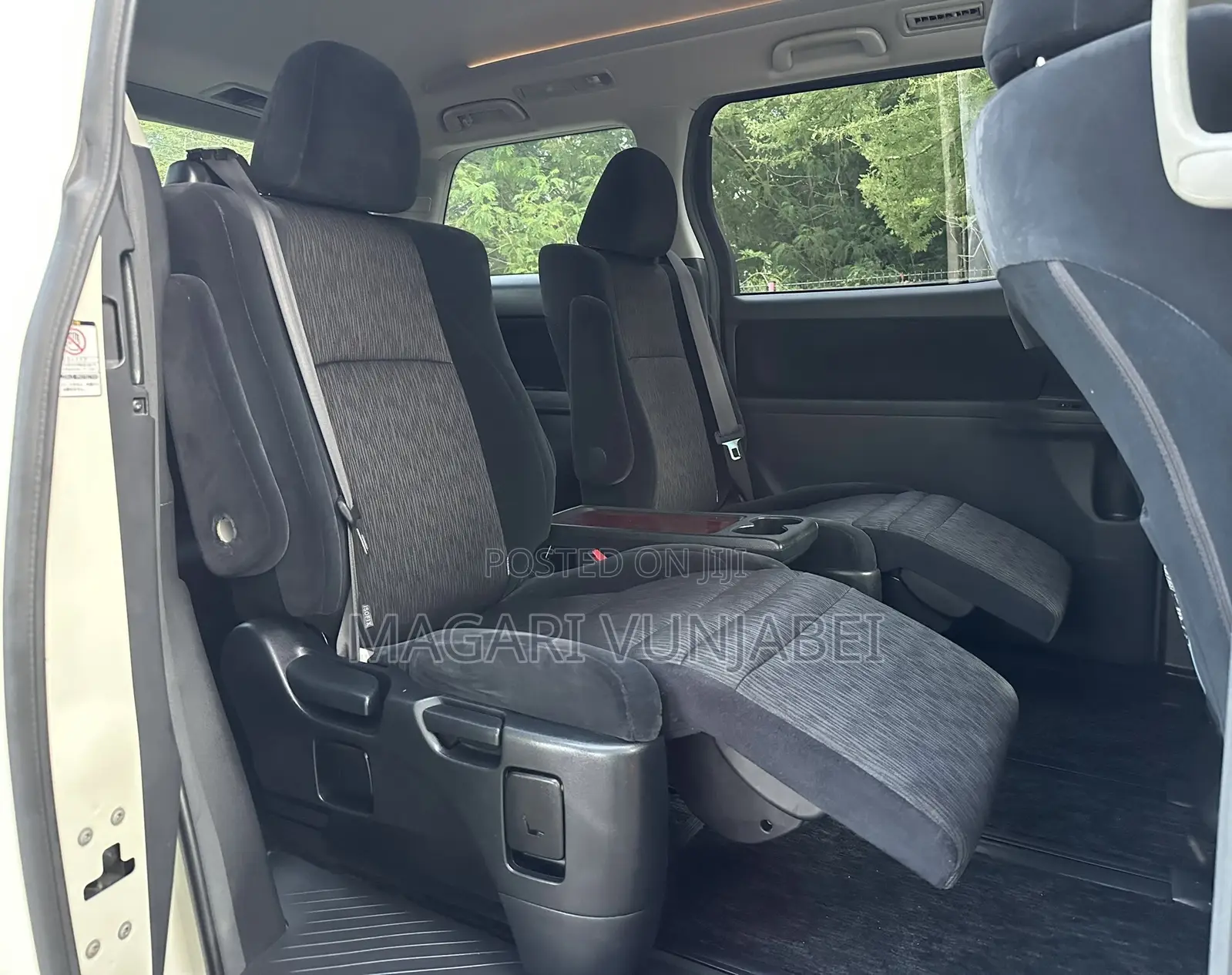 Toyota Alphard 2009 Off white