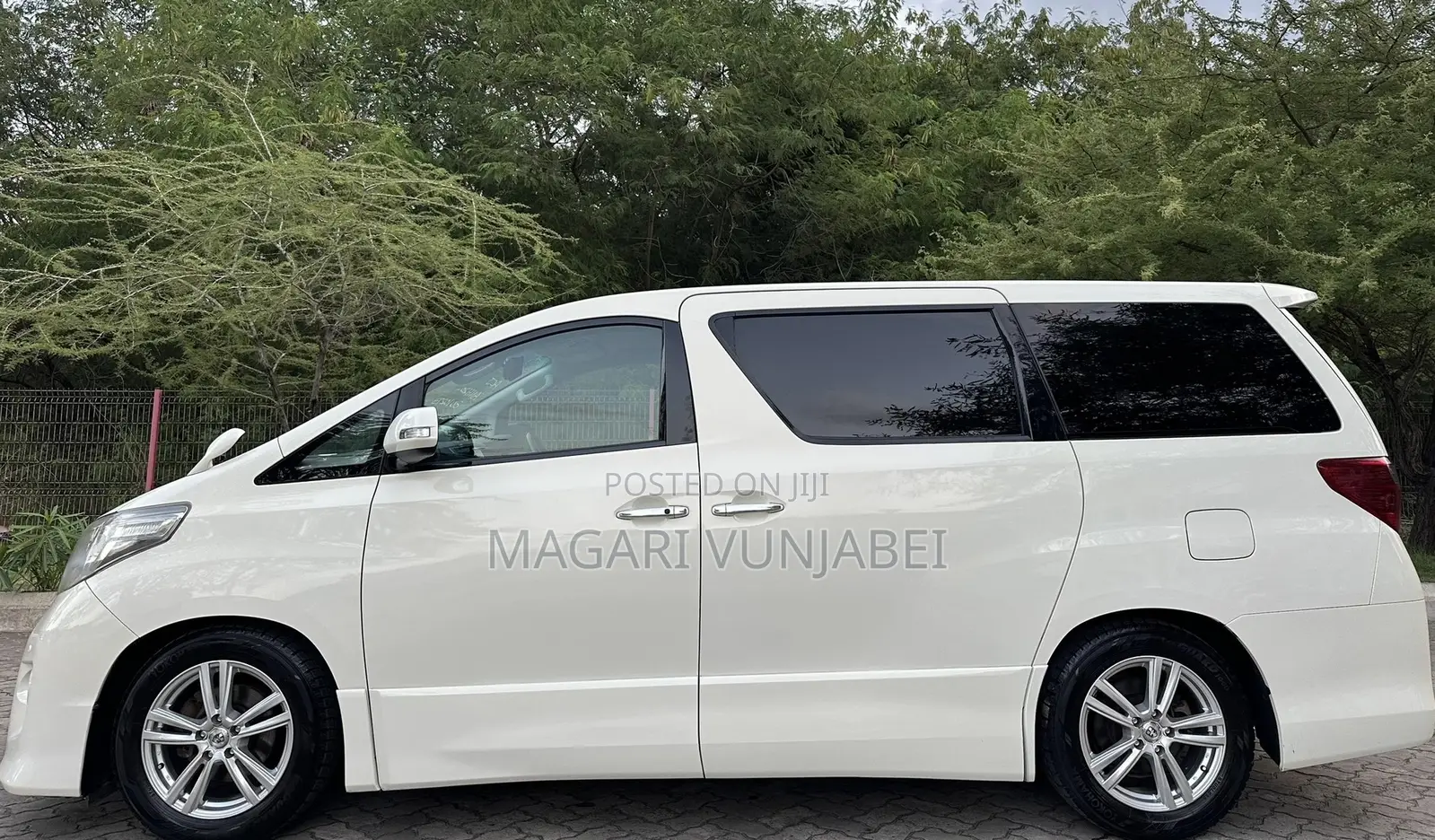 Toyota Alphard 2009 Off white