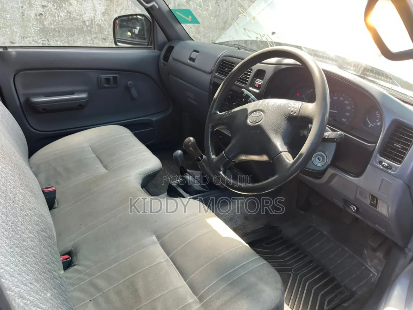 Toyota Hilux 2003 White