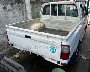 Toyota Hilux 2003 White