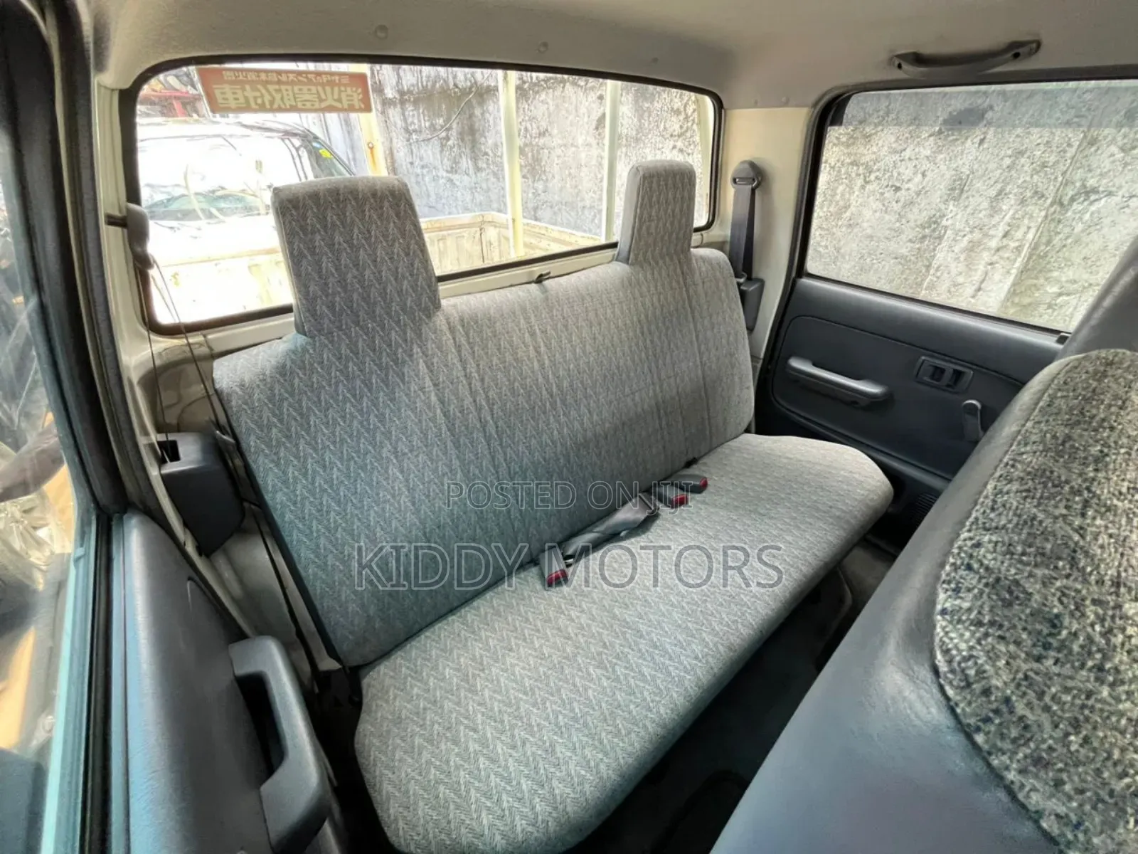 Toyota Hilux 2003 White